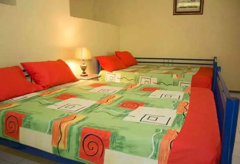 پانسیون La Mamre Guest House