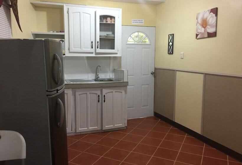 پانسیون La Mamre Guest House