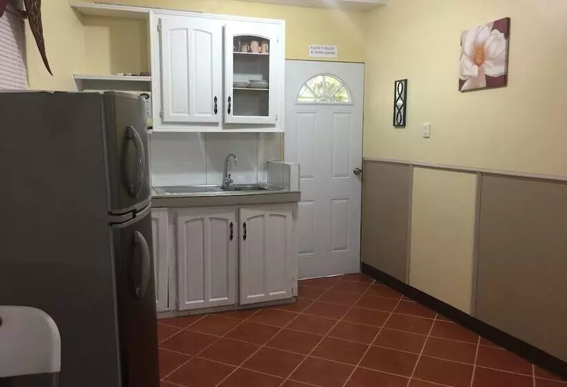 پانسیون La Mamre Guest House