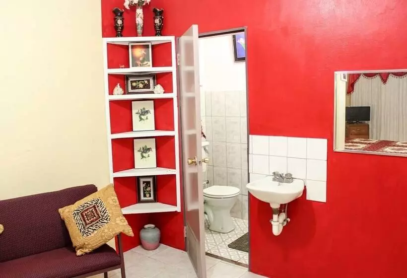 پانسیون La Mamre Guest House