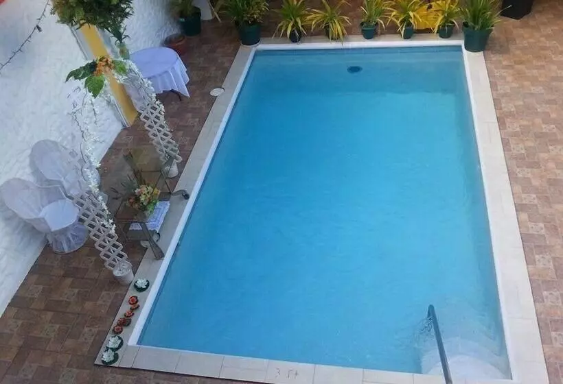 پانسیون La Mamre Guest House