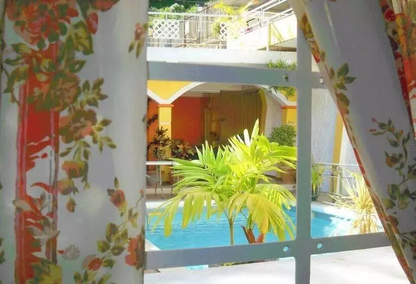 پانسیون La Mamre Guest House