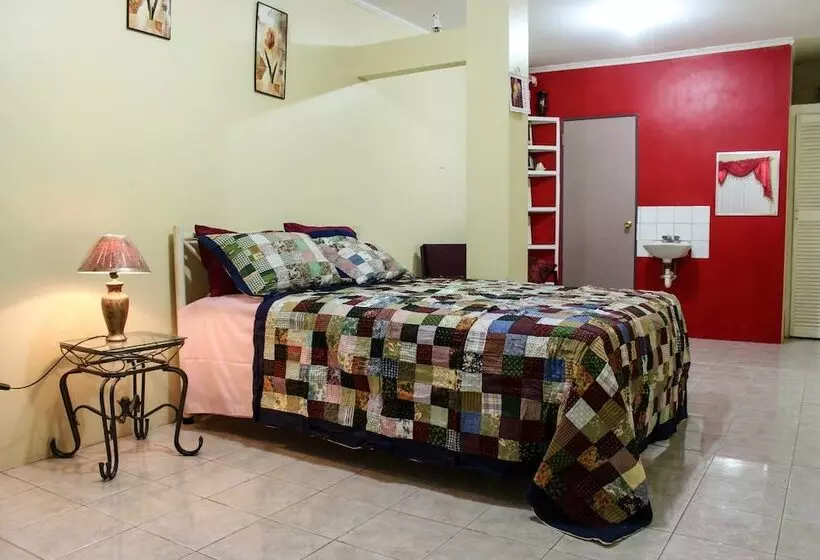 پانسیون La Mamre Guest House