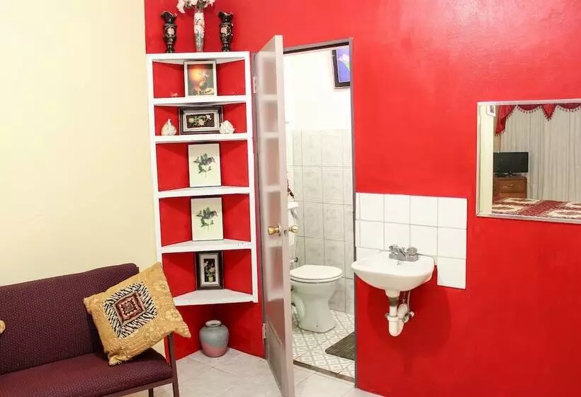 پانسیون La Mamre Guest House