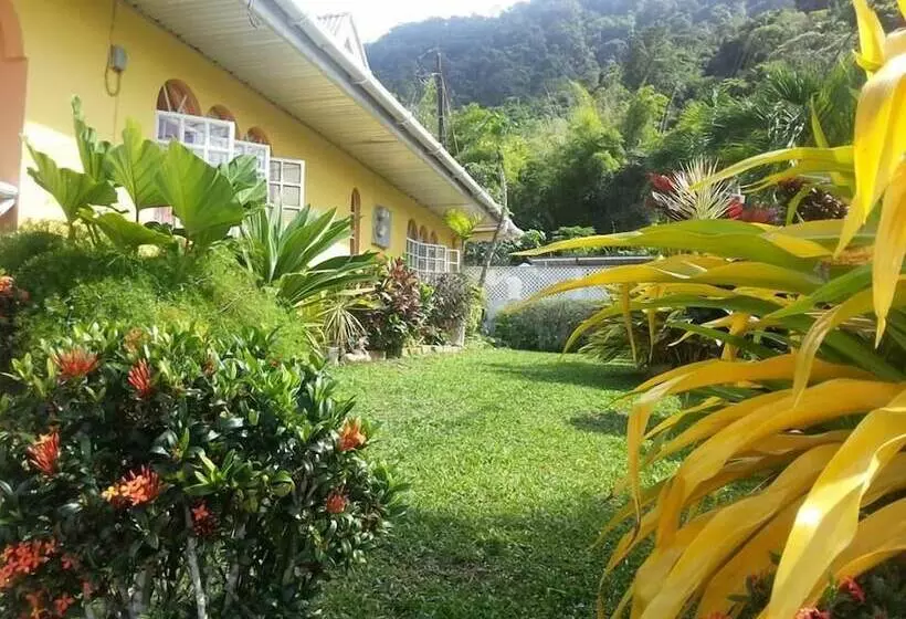 پانسیون La Mamre Guest House