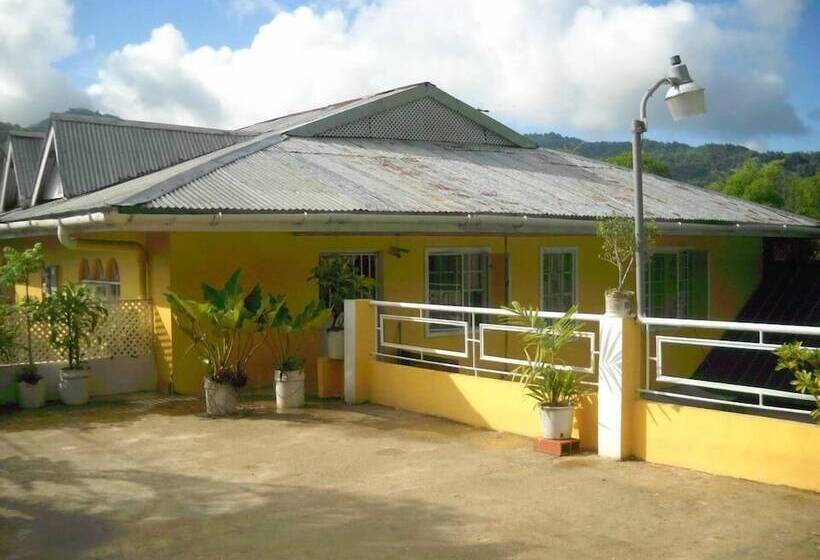 پانسیون La Mamre Guest House