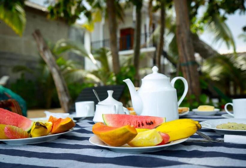 بنسيون Catamaran Beach Home And Restaurant