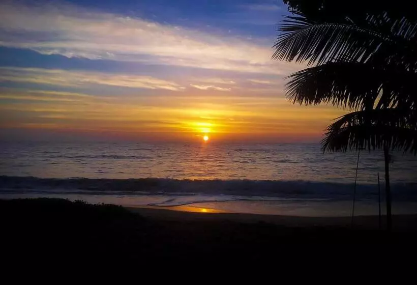 ペンション Catamaran Beach Home And Restaurant