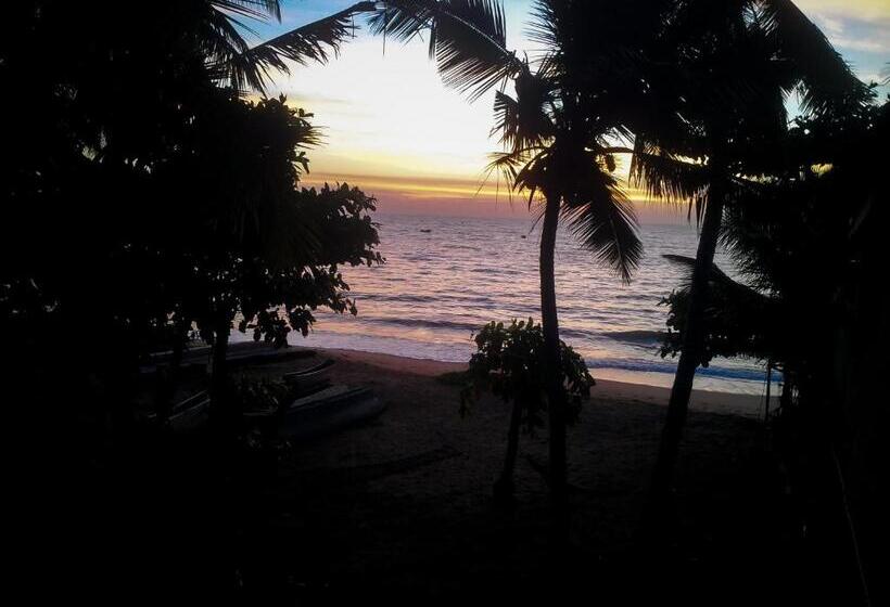 بنسيون Catamaran Beach Home And Restaurant