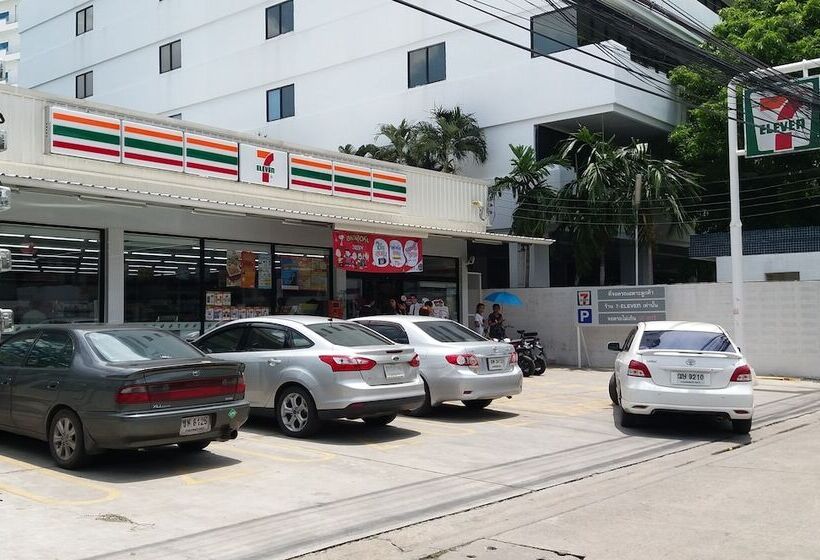 Riski Residence Ngamwongwan