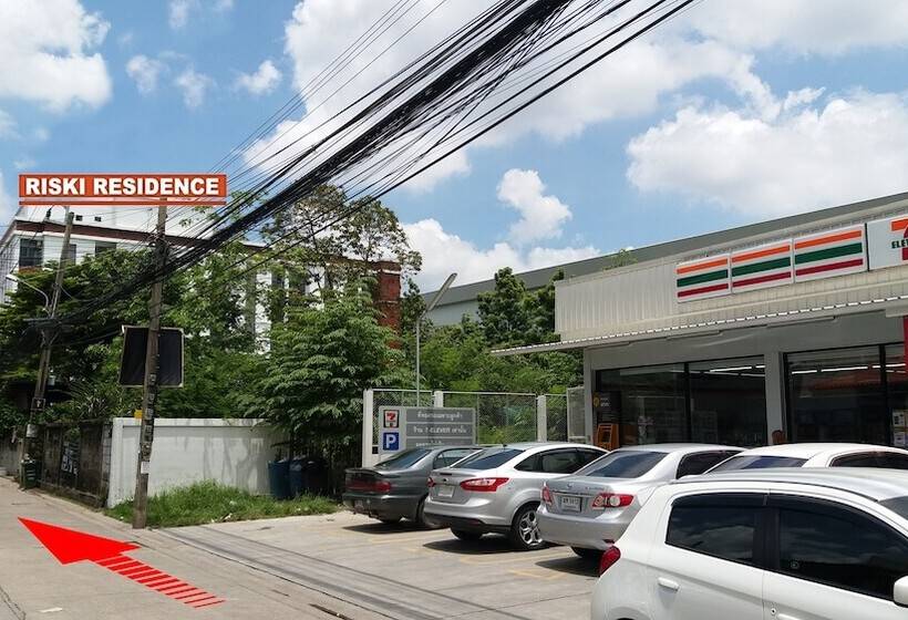 Riski Residence Ngamwongwan