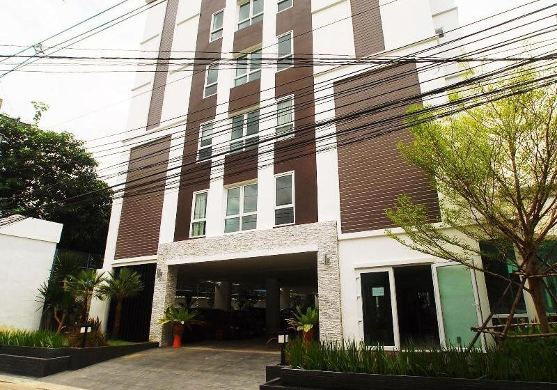 Riski Residence Ngamwongwan