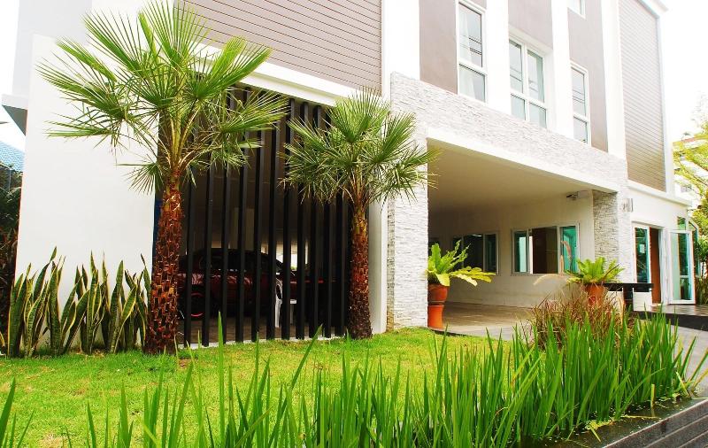 Riski Residence Ngamwongwan