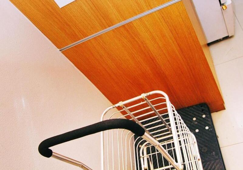 Riski Residence Ngamwongwan