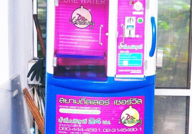 Riski Residence Ngamwongwan