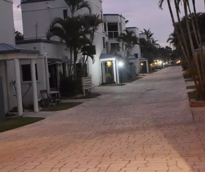 בית מלון כפרי Grange Resort Hervey Bay