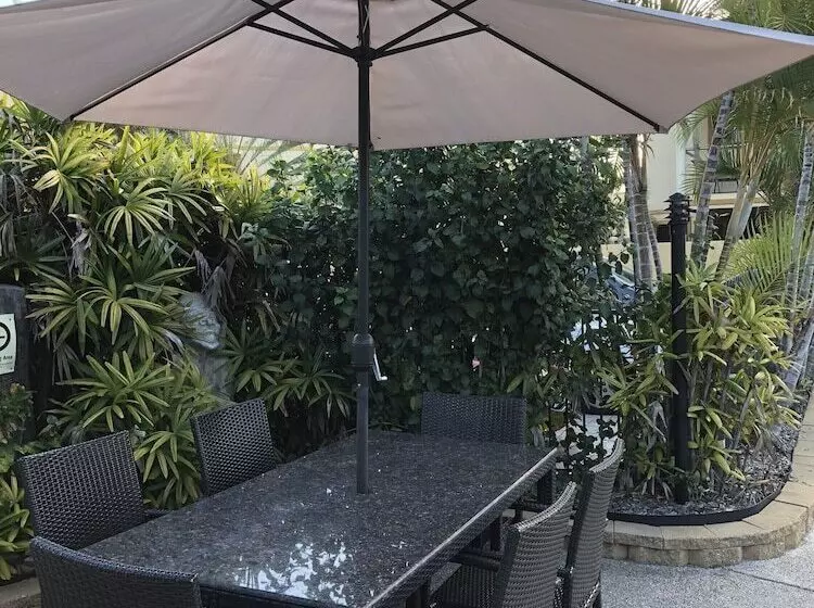 בית מלון כפרי Grange Resort Hervey Bay