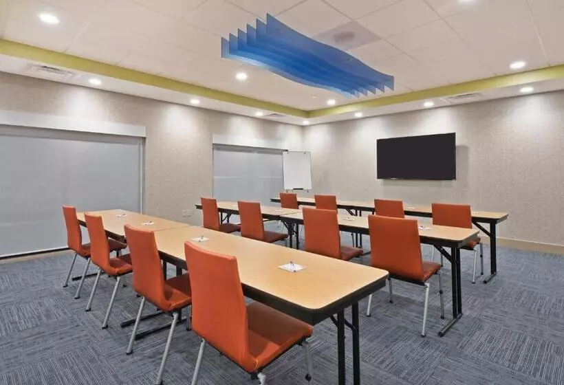 ホテル Holiday Inn Express & Suites Uniontown, An Ihg