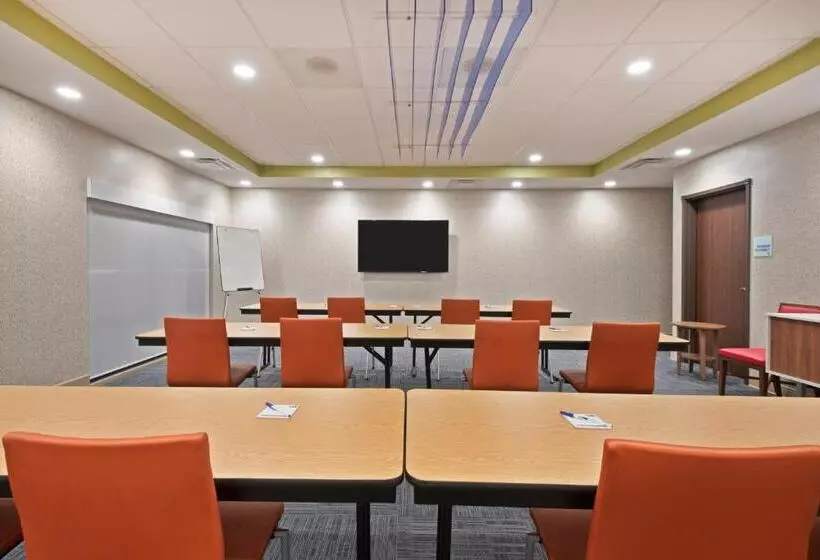 ホテル Holiday Inn Express & Suites Uniontown, An Ihg