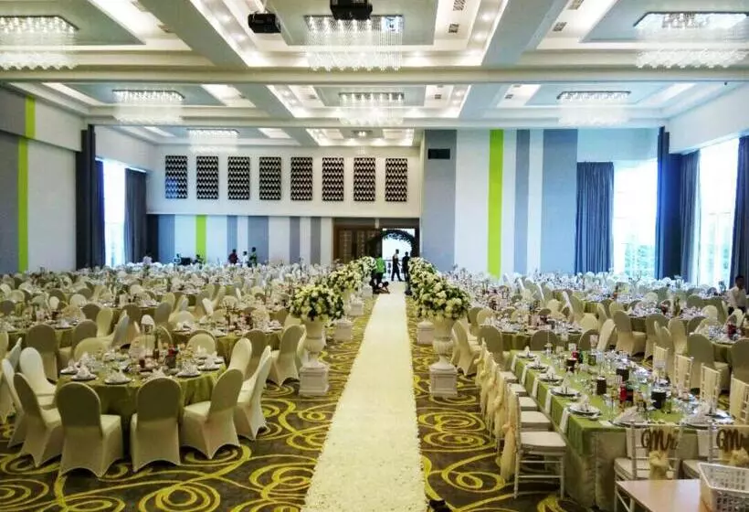 Maxonehotels.com Resort Makassar