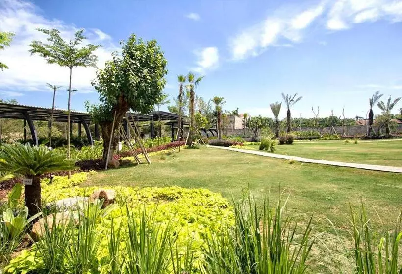 Maxonehotels.com Resort Makassar