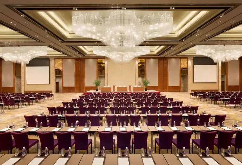 هتل Midtown Shangri La, Hangzhou Around 5 Minutes Walking Distance To West Lake