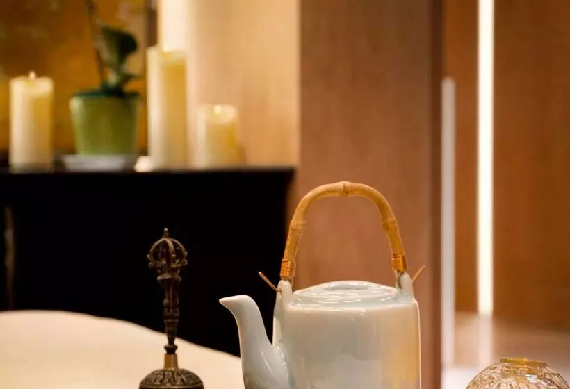 هتل Midtown Shangri La, Hangzhou Around 5 Minutes Walking Distance To West Lake