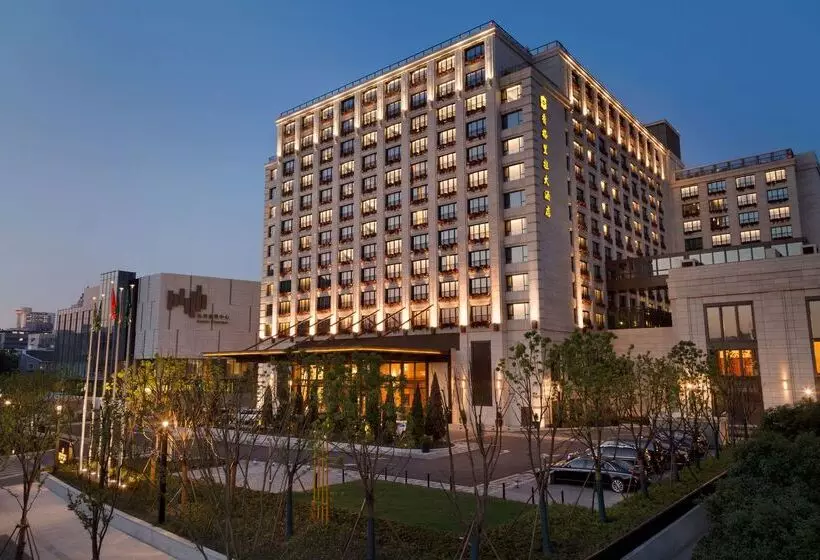 هتل Midtown Shangri La, Hangzhou Around 5 Minutes Walking Distance To West Lake