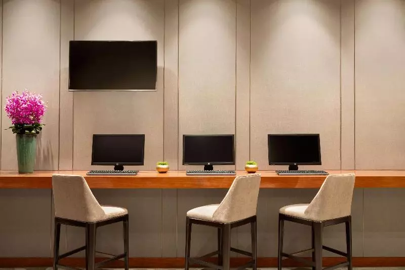 هتل Midtown Shangri La, Hangzhou Around 5 Minutes Walking Distance To West Lake