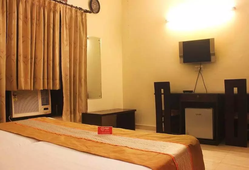 ホテル Oyo Rooms Near Paras Hospital