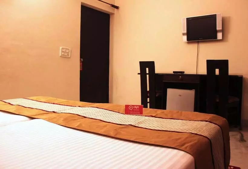 ホテル Oyo Rooms Near Paras Hospital