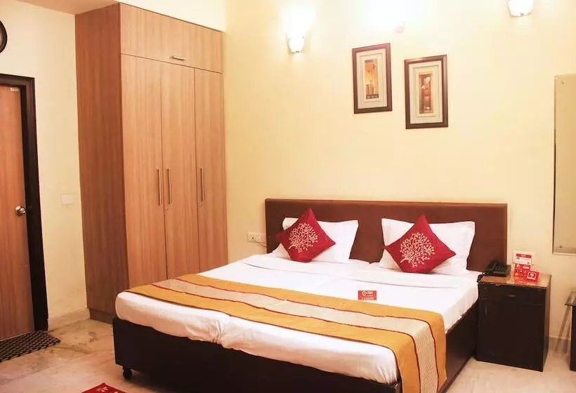 ホテル Oyo Rooms Near Paras Hospital