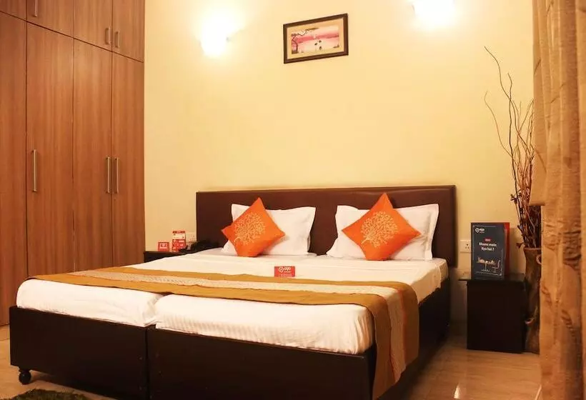 ホテル Oyo Rooms Near Paras Hospital