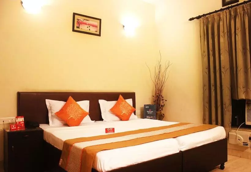 ホテル Oyo Rooms Near Paras Hospital
