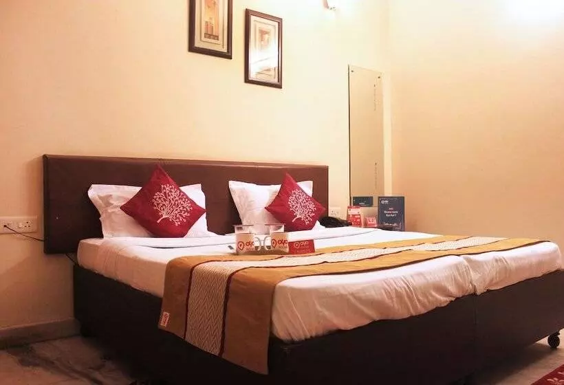 ホテル Oyo Rooms Near Paras Hospital