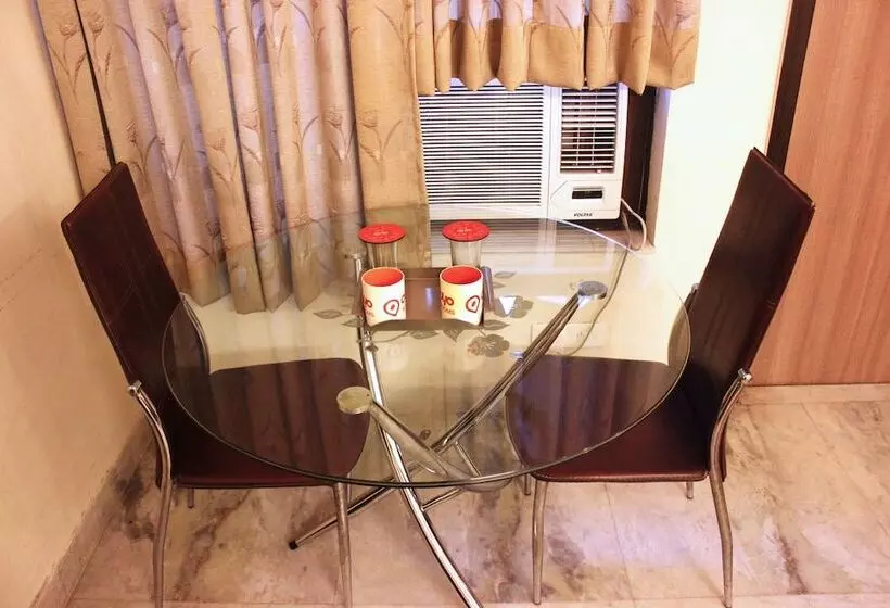 ホテル Oyo Rooms Near Paras Hospital