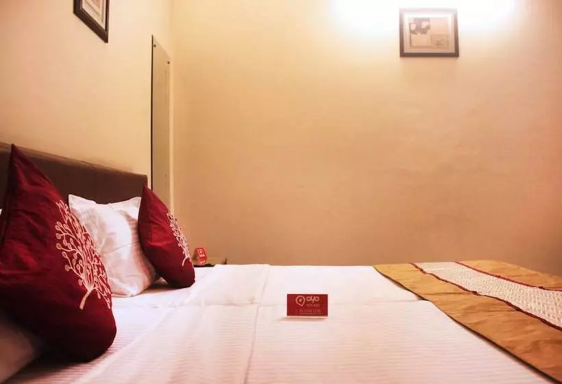 ホテル Oyo Rooms Near Paras Hospital