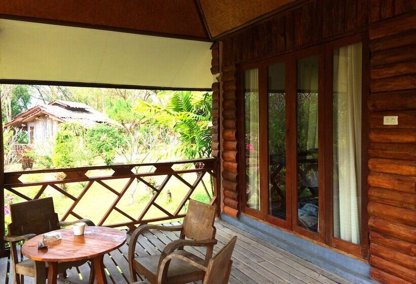 בית מלון כפרי Pailove & Baanchonphao Resort