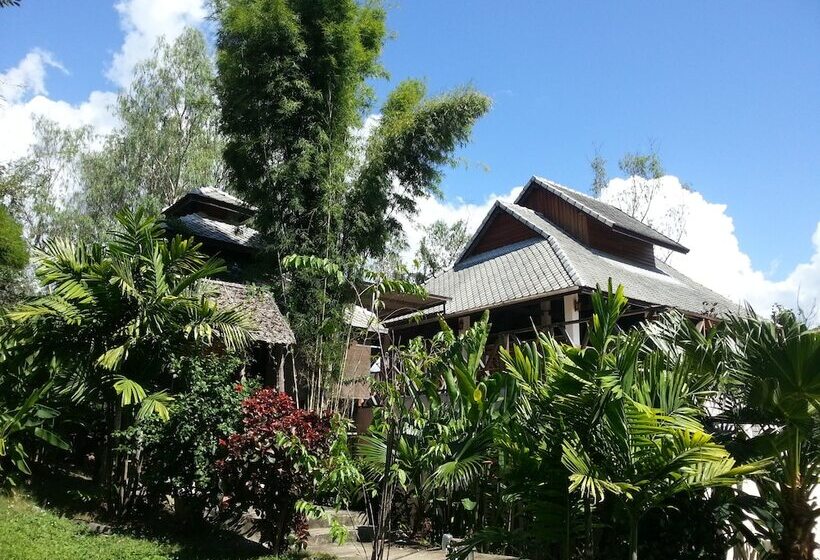 בית מלון כפרי Pailove & Baanchonphao Resort