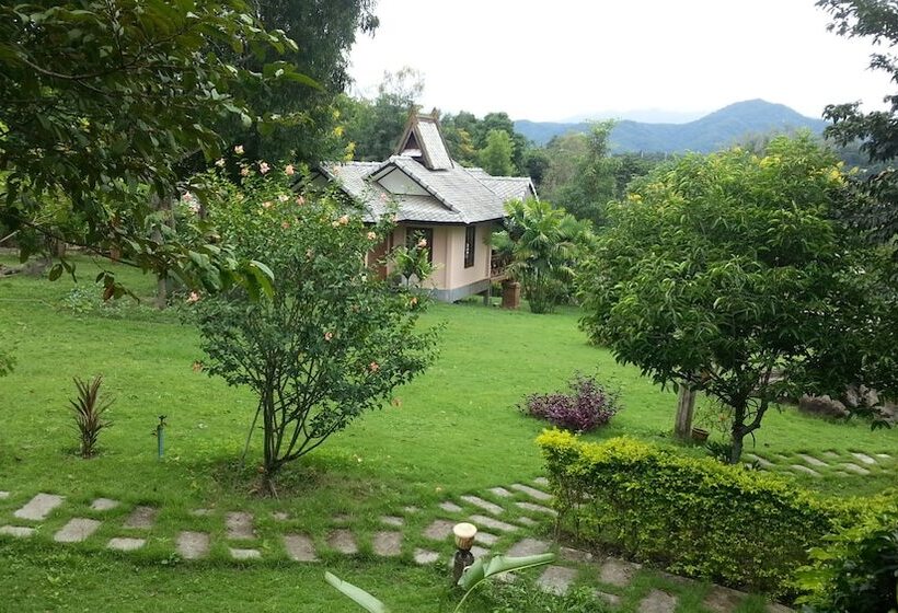 בית מלון כפרי Pailove & Baanchonphao Resort