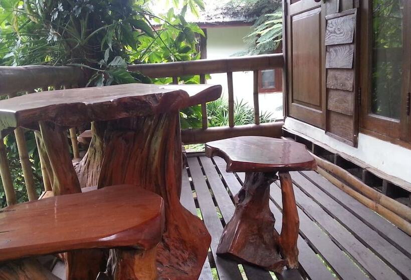 בית מלון כפרי Pailove & Baanchonphao Resort