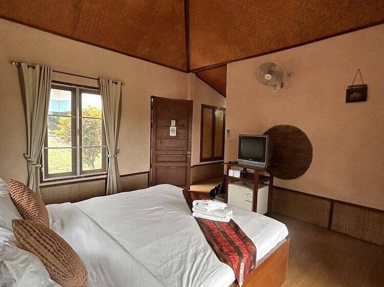 בית מלון כפרי Pailove & Baanchonphao Resort