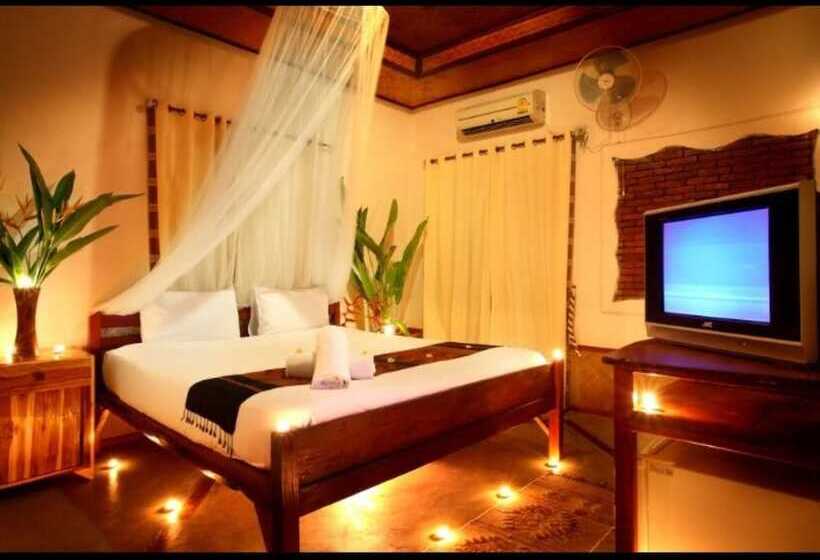 בית מלון כפרי Pailove & Baanchonphao Resort