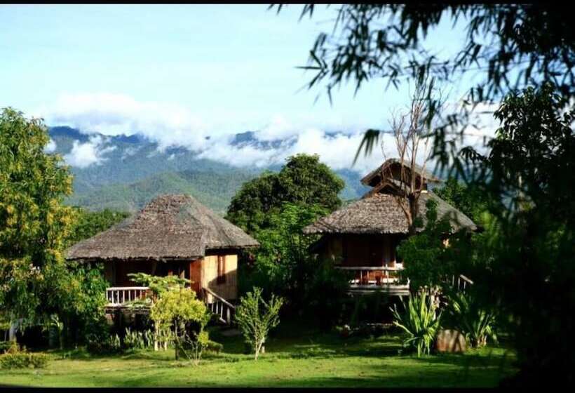 בית מלון כפרי Pailove & Baanchonphao Resort