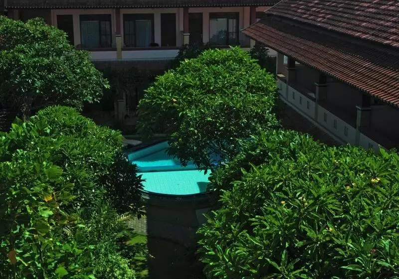 هتل Pesona Beach Inn