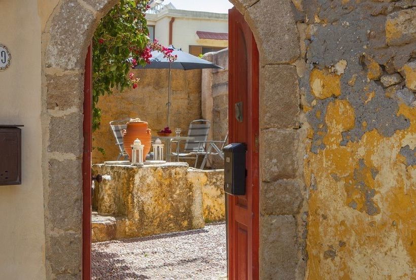 فندق Red Door House