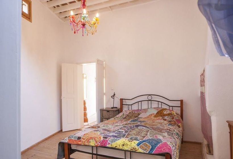 فندق Red Door House