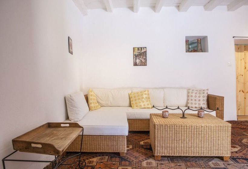 فندق Red Door House