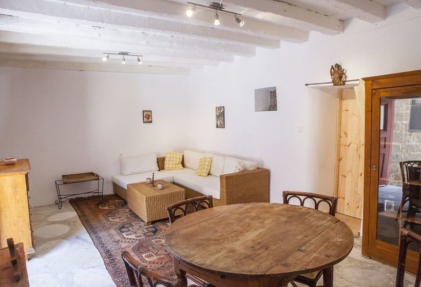 فندق Red Door House