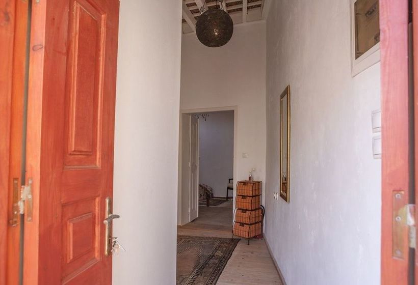 فندق Red Door House